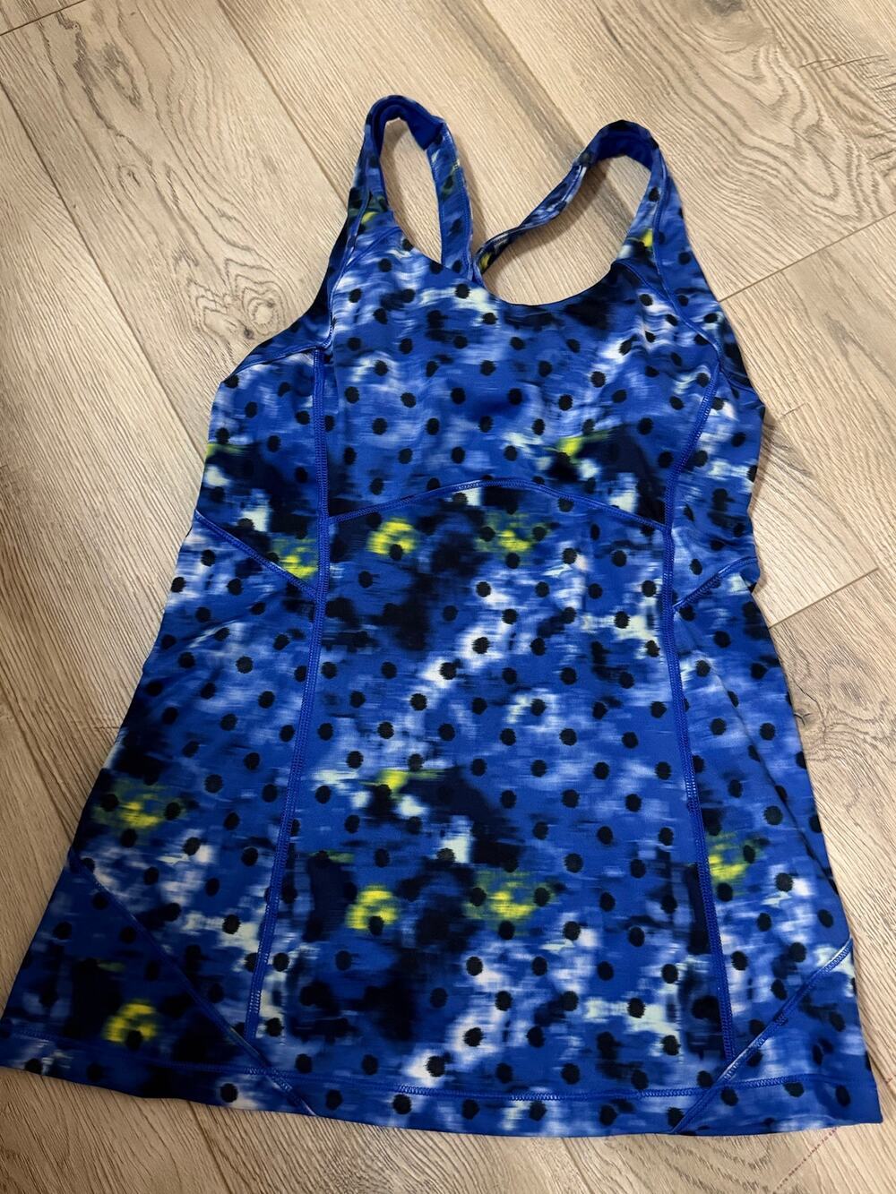 Lululemon womens blue tank top w built in bra, no pads sz 6